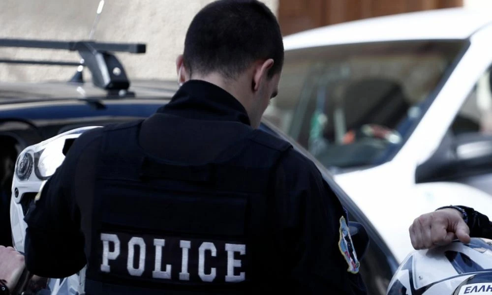 Να γελάσεις ή να κλάψεις; Αστυνομικοί καταγγέλλουν ότι τους ζητήθηκε να φορέσουν στολές που δεν έχουν παραλάβει εδώ και 15 χρόνια